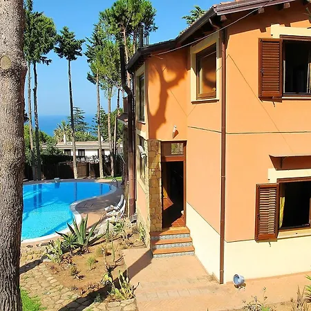 Manduka Villa *