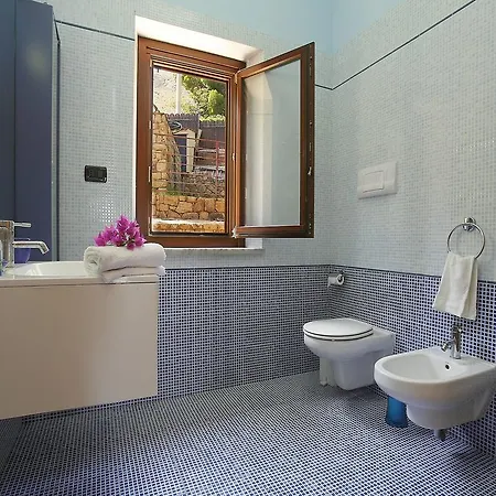 Manduka Villa *